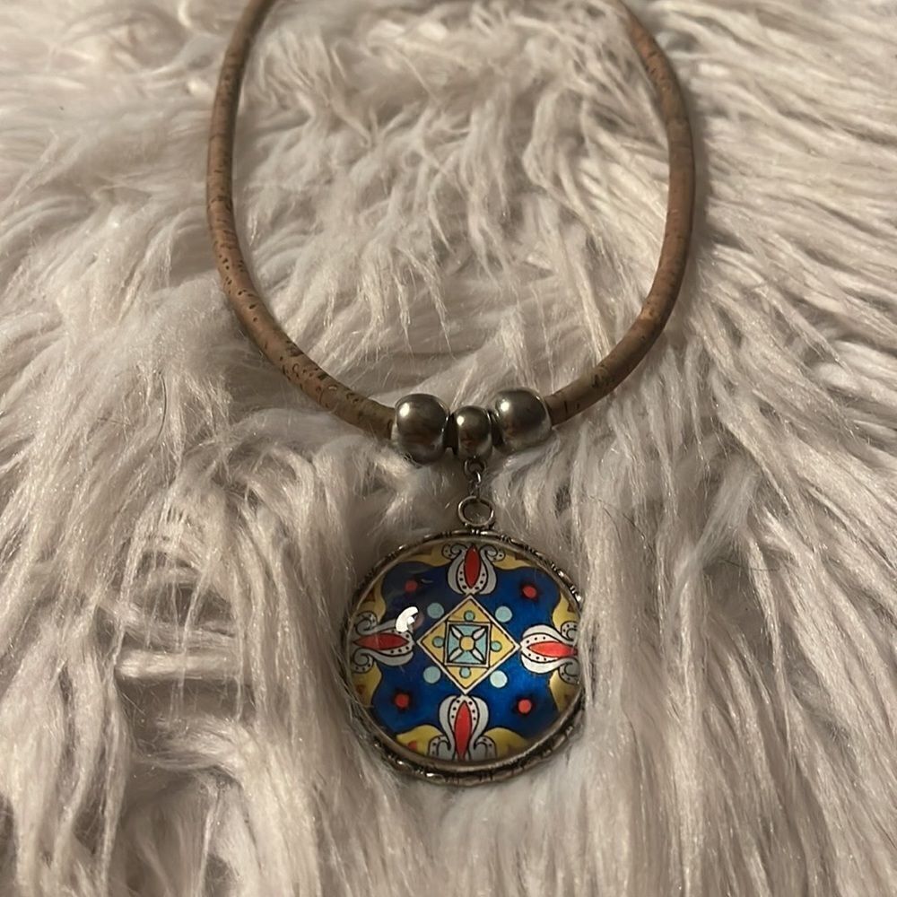 Portuguese glass patterned pendant - Picture 3 of 3